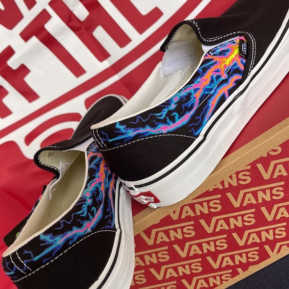 Vans Men’s Classic Slip On Electric Flame Black/True White sneakers - Picture 15 of 16